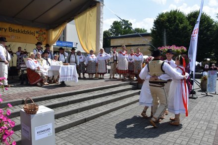 Czwarty dzień 58. Tygodnia Kultury Beskidzkiej - wystepy na małej scenie na Pl. B. Hoffa